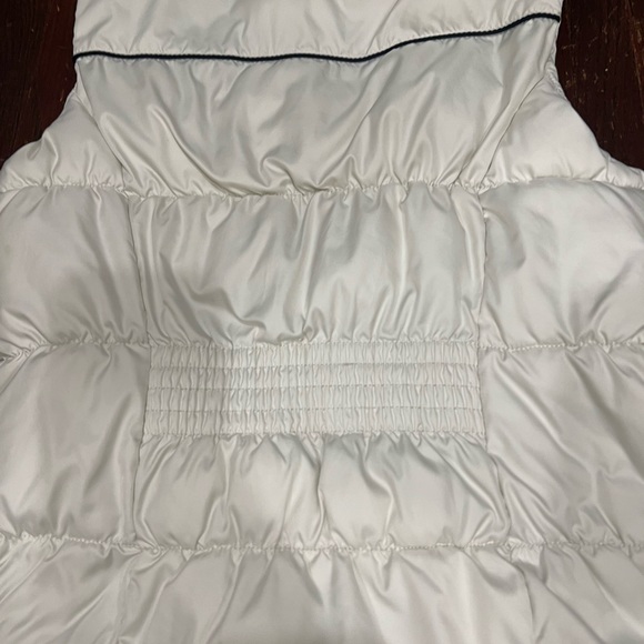 Tommy Hilfiger white puffer vest with pockets and embroidery detail - Picture 11 of 14